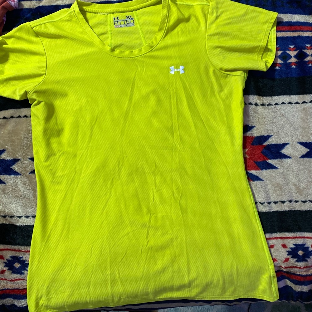 Xl women’s fitted Under Armour shirt